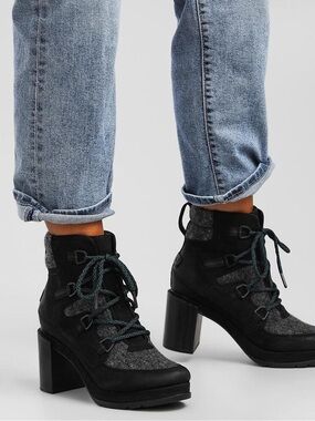 Sorel Blake lace boots